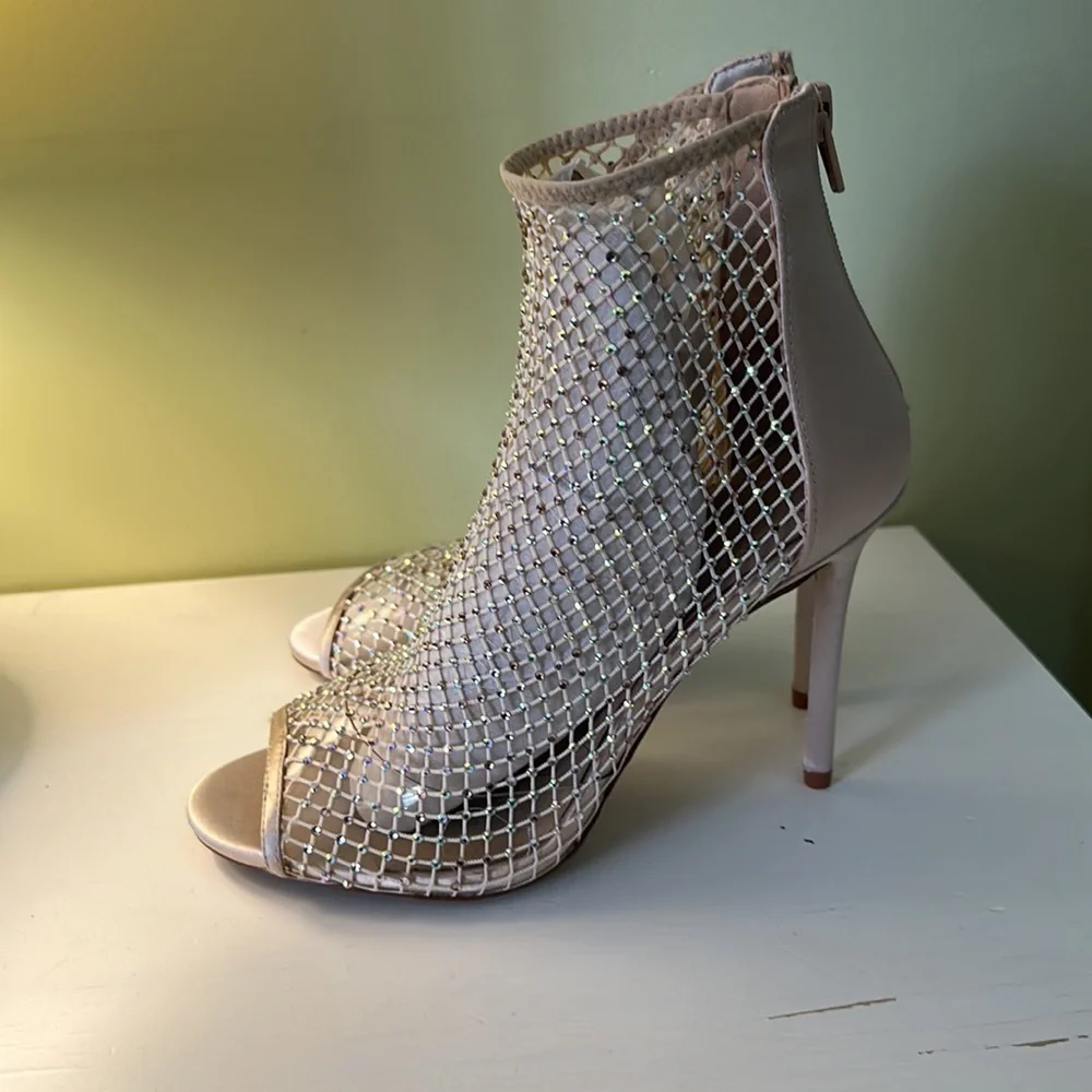 Heels--like new/small mark
